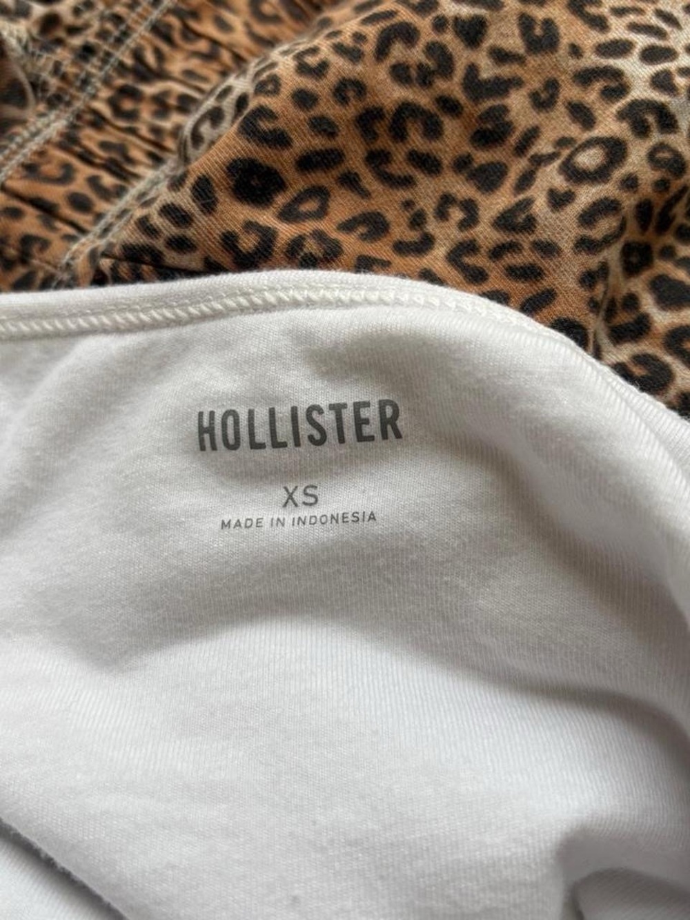 Hollister White Ribbed Spaghetti Strap Tank Top - Picture 3 of 3